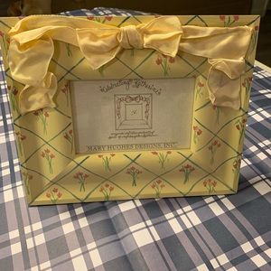 Cheery floral Victorian new picture frame 3x5